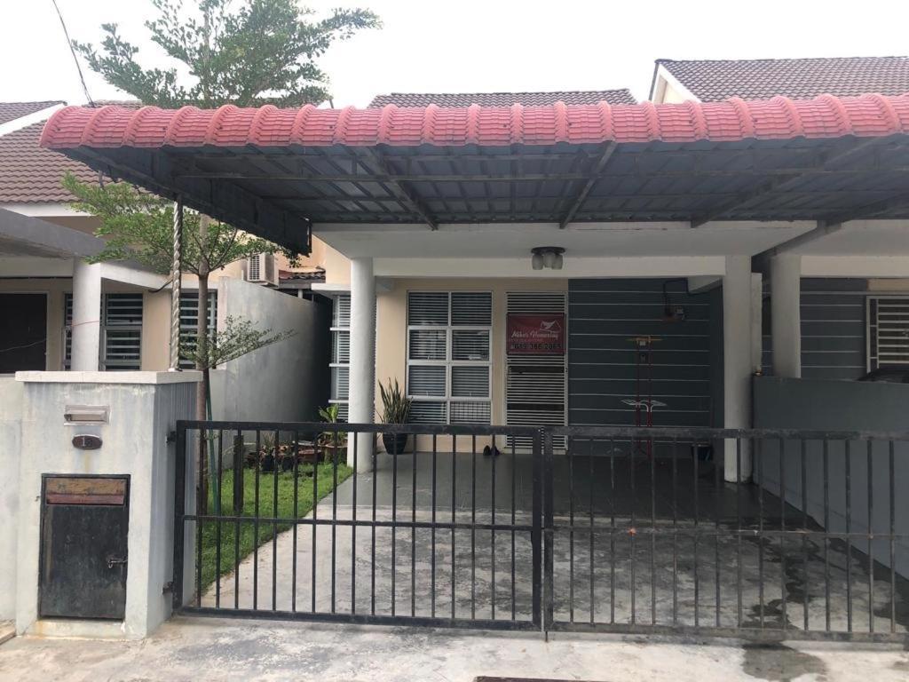 Miker Homestay Seri Iskandar Zewnętrze zdjęcie